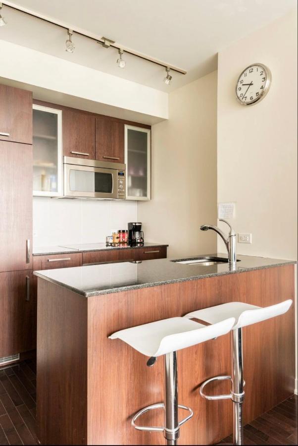 Cozy 2 Bedroom Free Parking Downtown Toronto 1Min Scotiabank Arena Tff Cn Tower Rogers Centre Union Station ภายนอก รูปภาพ